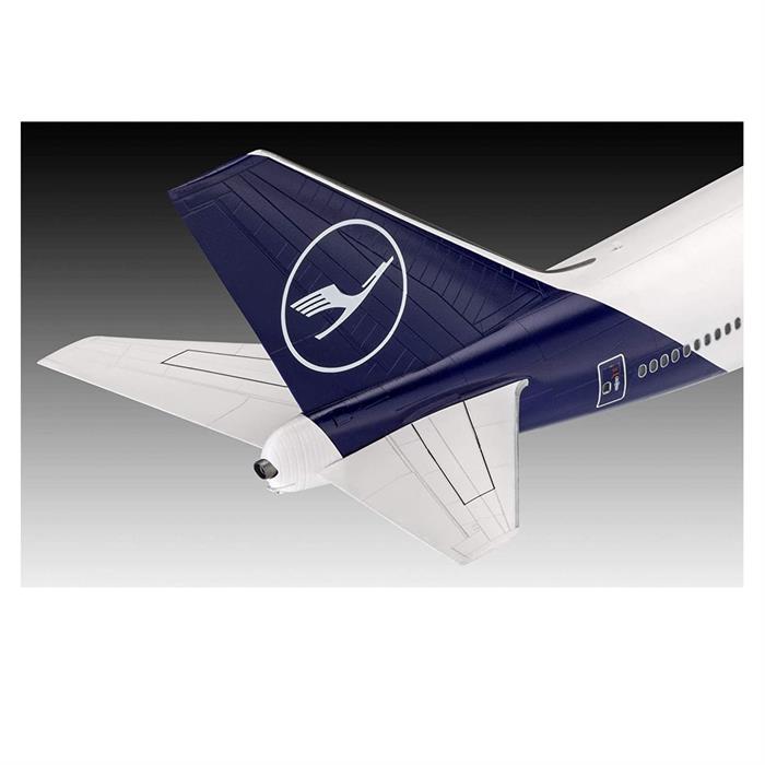 Revell Maket Model Kit Boeing 747-8 Lufthansa 03891
